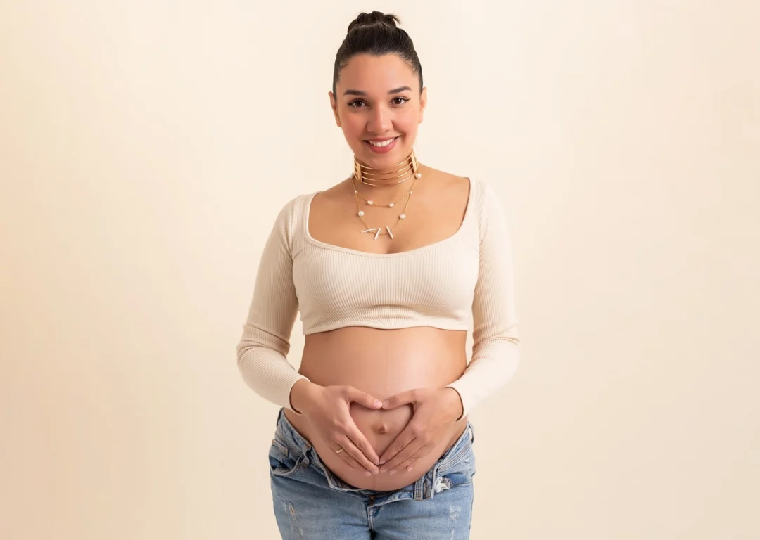 Fotografía artística de embarazada en estudio