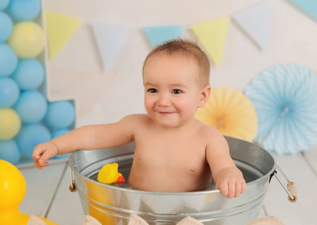 Sesión fotos Smash Cake bebé 1 año con decorado personalizado y familia incluida