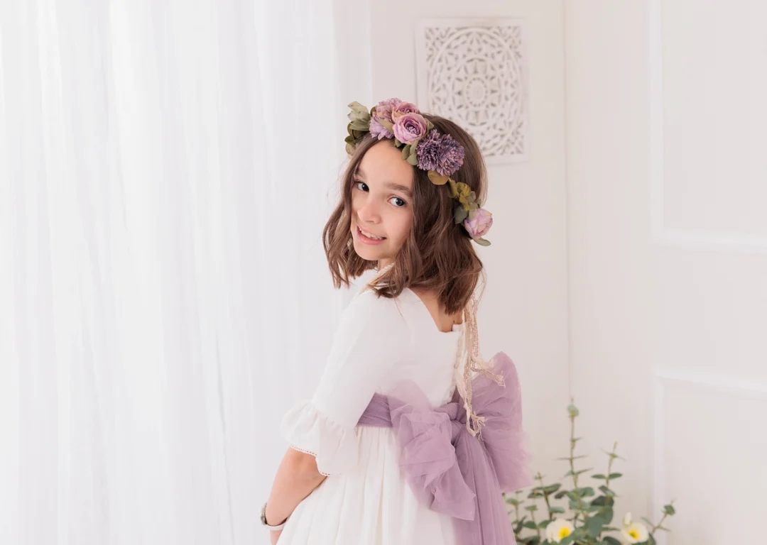 Niña de Primera Comunión en estudio fotográfico en Guadarrama, Madrid