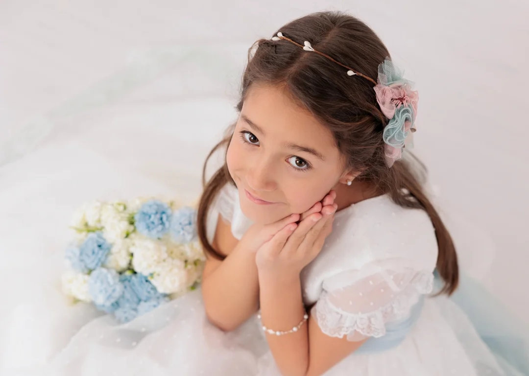 Niña de Comunión en sesión de estudio en Fotobabybook, Guadarrama