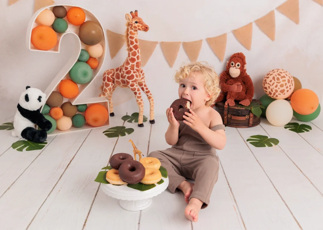 Sesión fotográfica Smash Cake con bebé a años y decorado de animales en Guadarrama