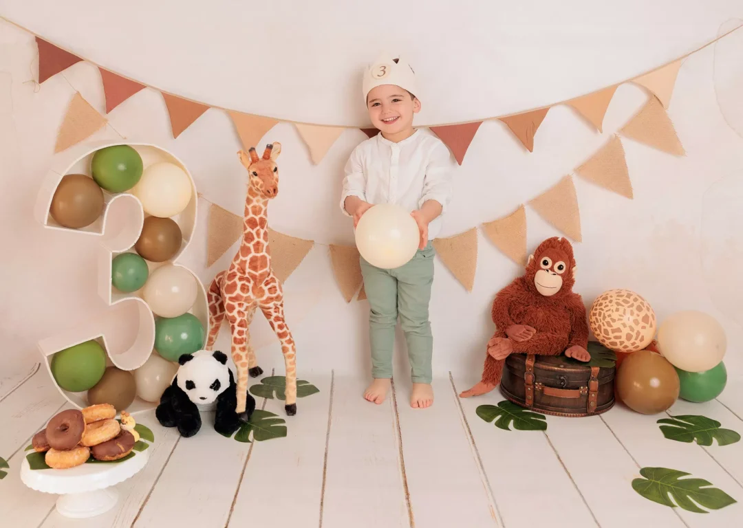 Sesión fotos Smash Cake bebé 3 años con donuts decorado animales personalizado Guadarrama Madrid