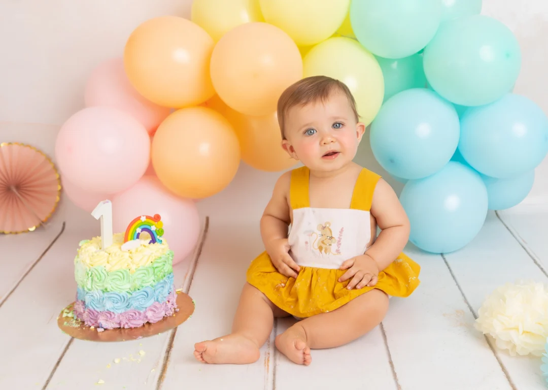 Diversión y tarta sesión Smash Cake bebé primer cumpleaños Guadarrama Madrid