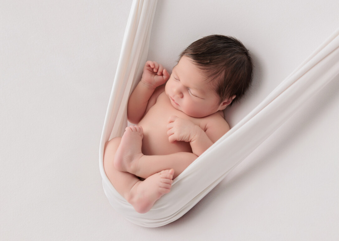 Sesión de fotos newborn artística con estilo atemporal