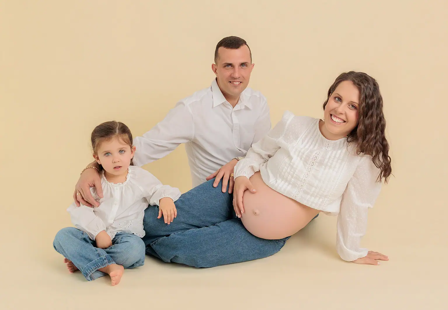 Fotografía artística de embarazada en estudio