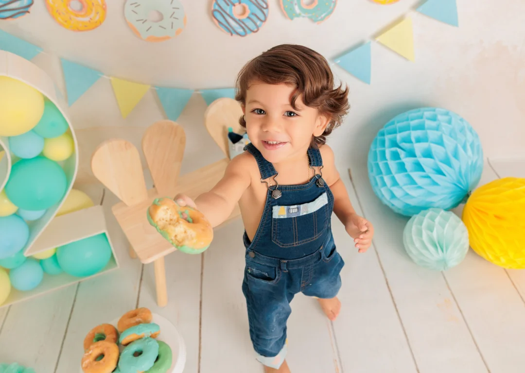 Sesión Smash Cake bebé 2 años con donuts estudio Fotobabybook Guadarrama Madrid fotografía cumpleaños