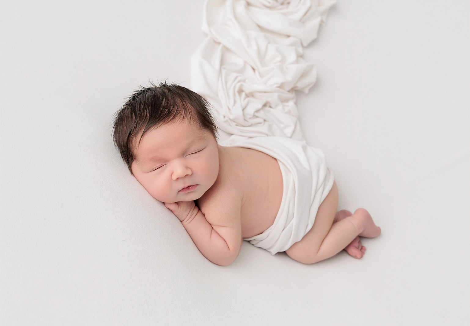 Sesión de fotos newborn artística con estilo atemporal